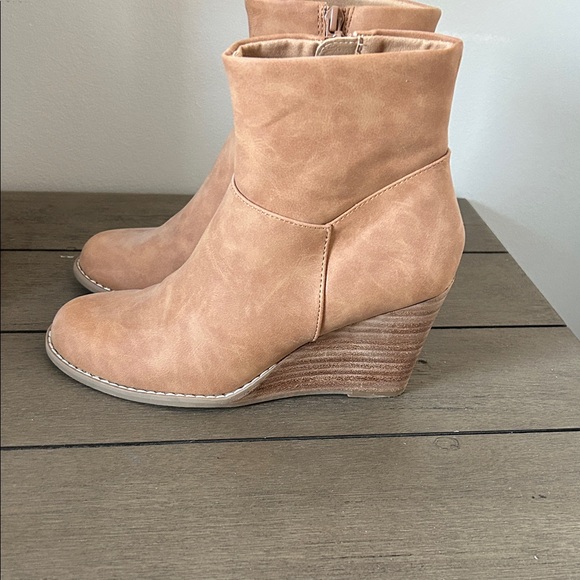 Tan Wedge Ankle Boots DV size 7 - Picture 3 of 6